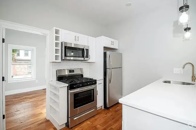 Building Photo - 145 Chelsea St Rental