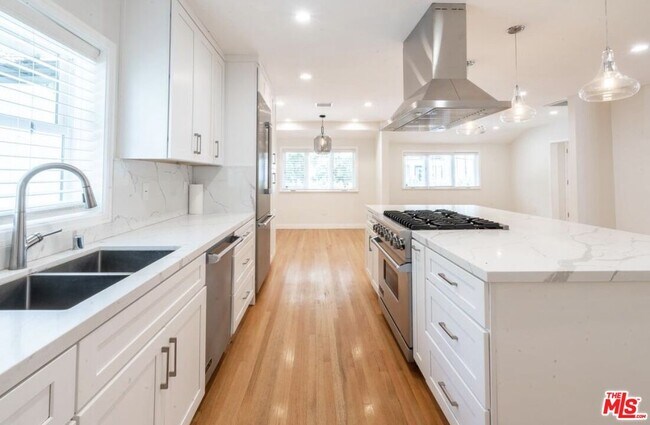 Photo - 2201 Coldwater Canyon Dr