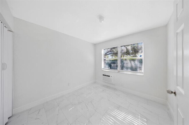 Photo - 110 NW 7th Ave Unidad 22