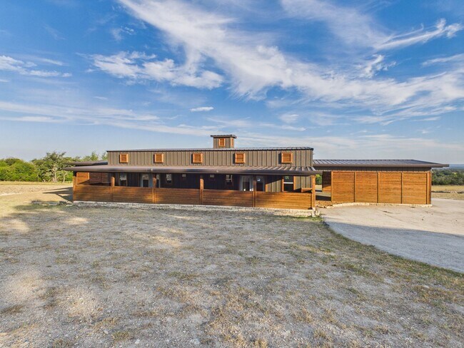 1016 Luckenbach-Cain City Rd