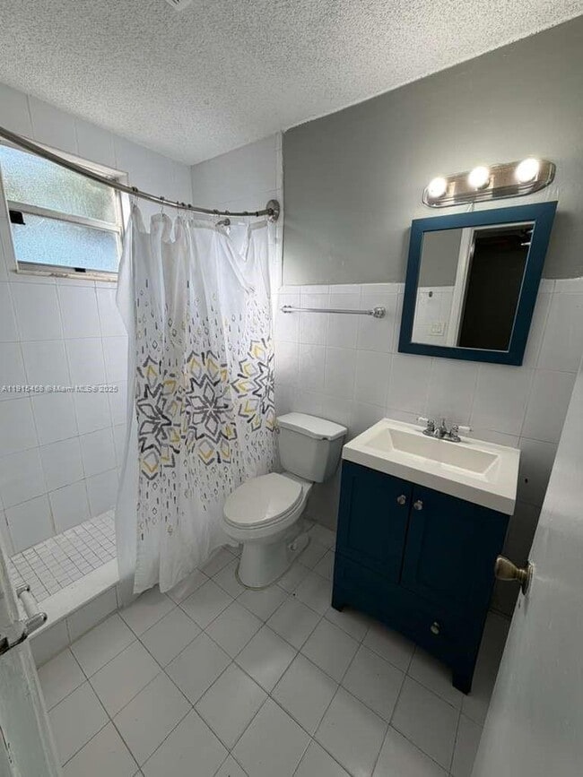 Photo - 450 NW 43rd Pl Unit back