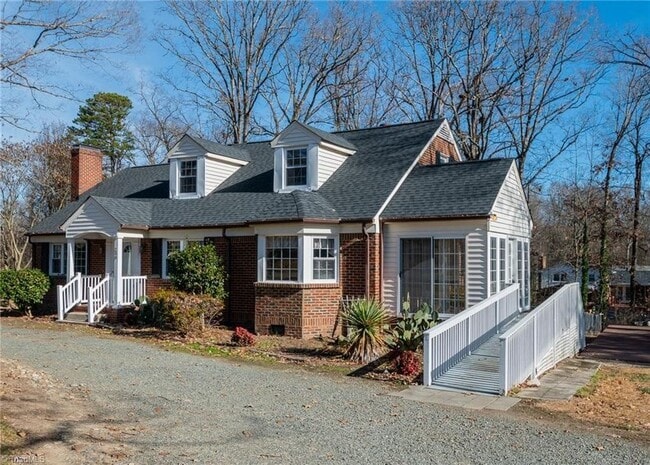 Photo - 208 Tremont Dr