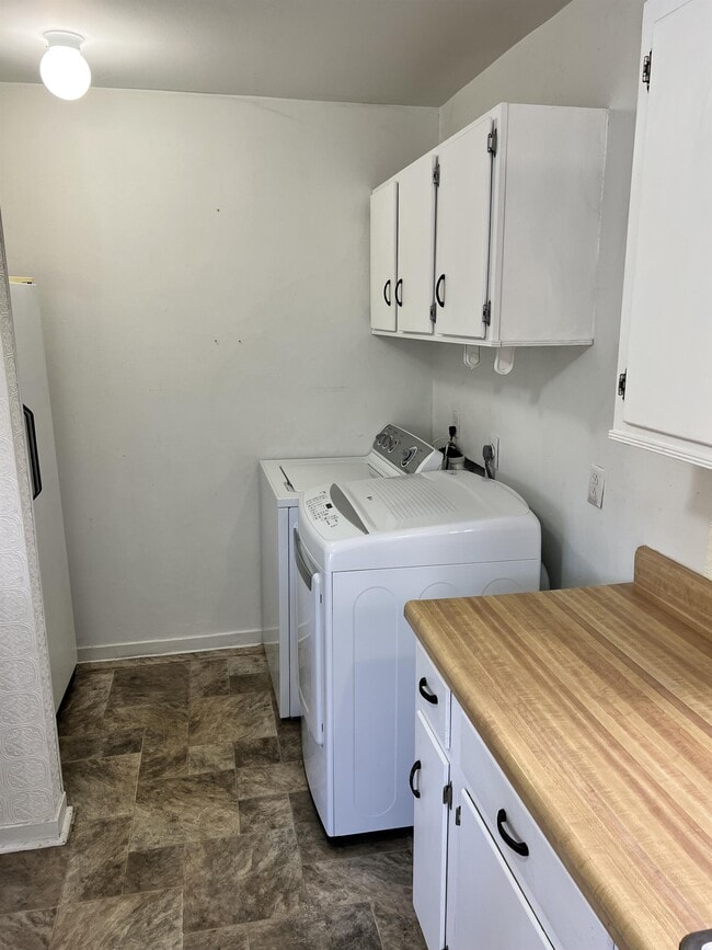 Photo - 3122 Commander Dr