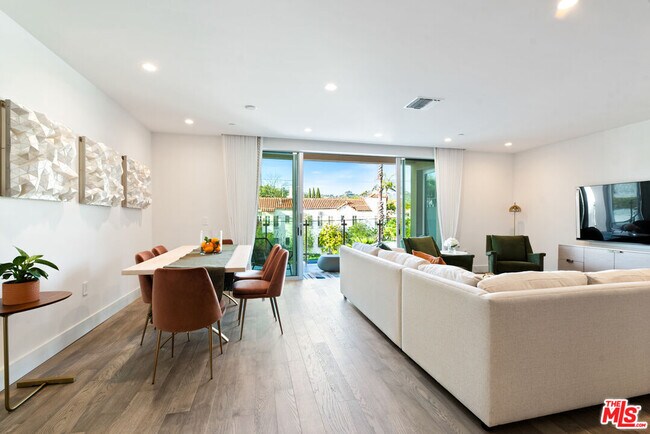 Photo - 728 N Sweetzer Ave Unidad 317
