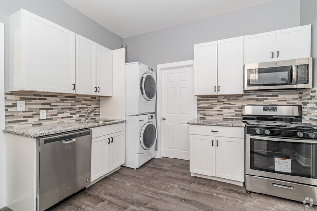 Building Photo - 1806 N Richmond St Unit 2F Rental