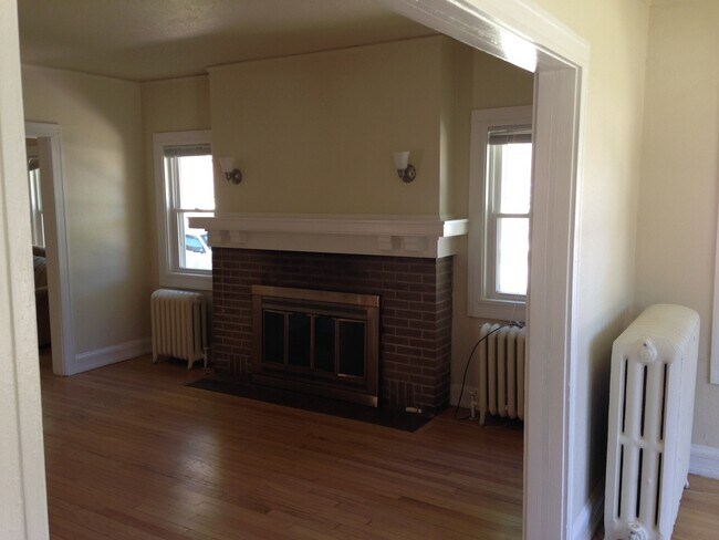 Photo - 1830-32 E Kenwood Blvd Unit Lower 1832