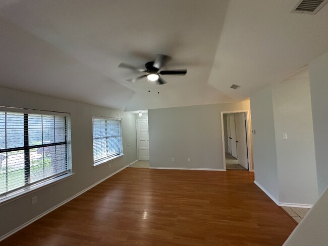 Photo - 319 Shea St Unidad 319