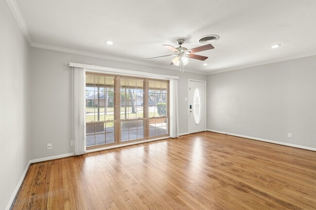 Photo - 1411 Conrad Sauer Dr