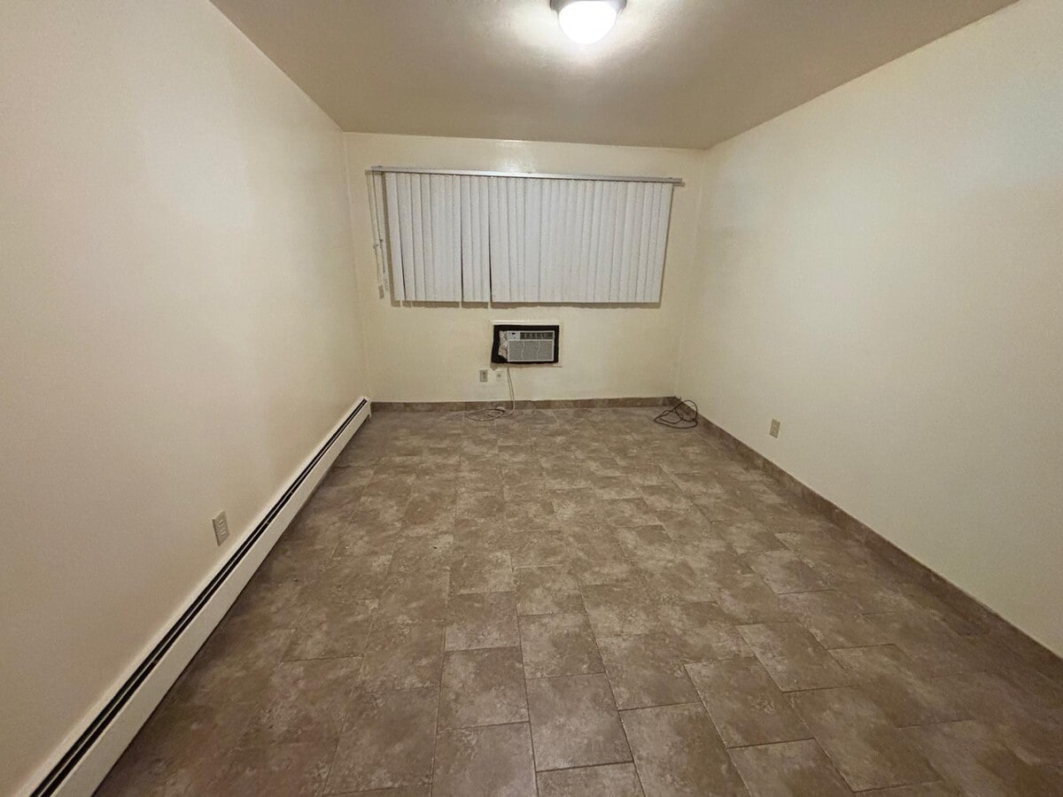 Photo - 17175 Redford St