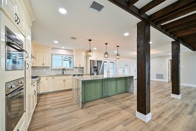 Photo - 10930 White Thorn St