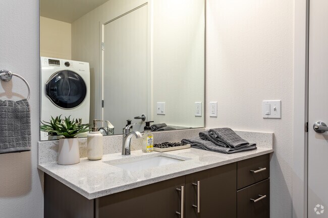 1BR, 1BA - 675 SF