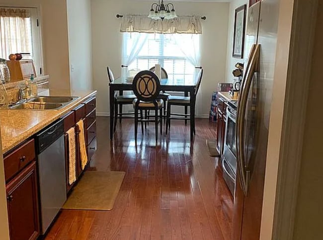 Photo - 684 Gladiolus Dr