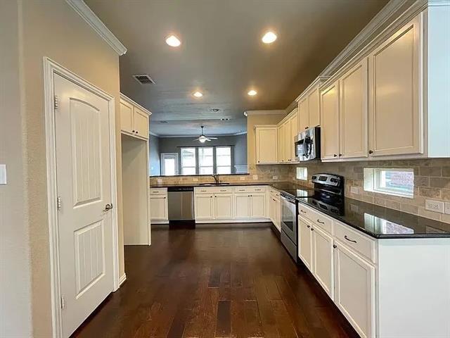 Photo - 1700 Medina Ln