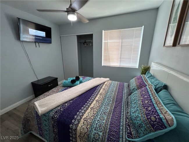 Photo - 5045 Spencer St