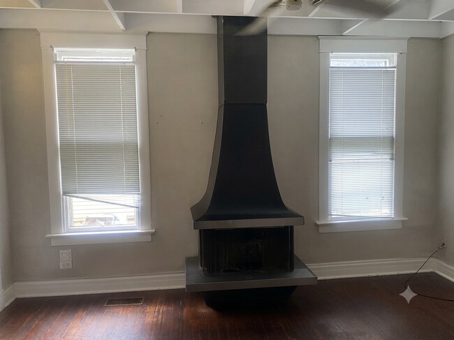 Photo - 2096 Court Ave