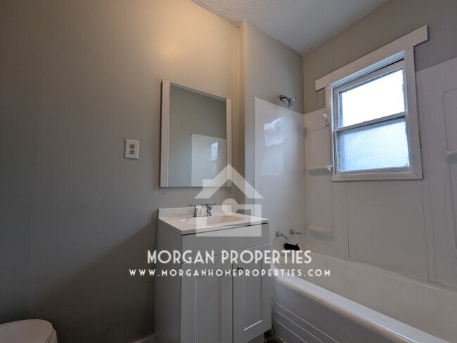 Photo - 1712 Main St Unit 2