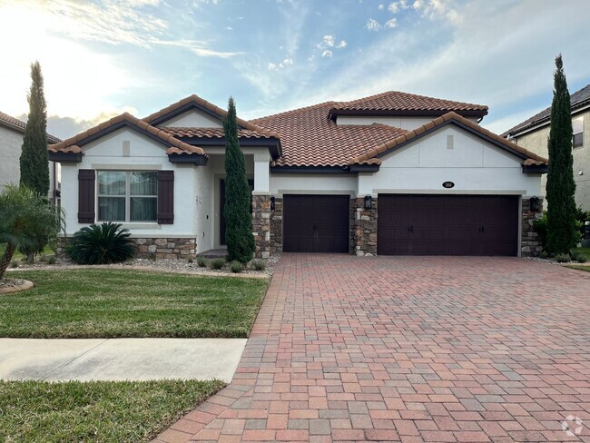 Building Photo - Stunning 4 bedroom 4 bath home with every ...