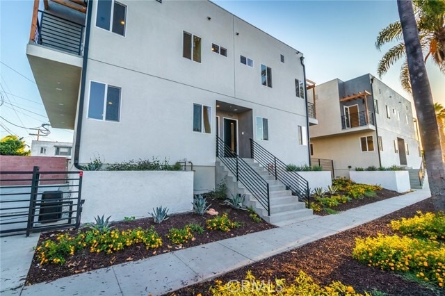 Photo - 5018 Pickford St