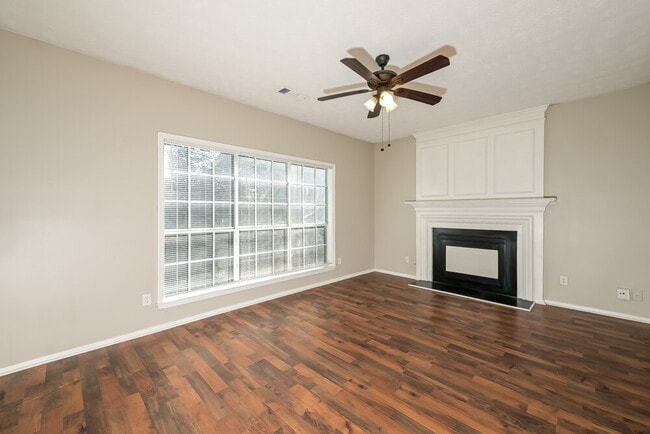 Photo - 700 Ashton Ln