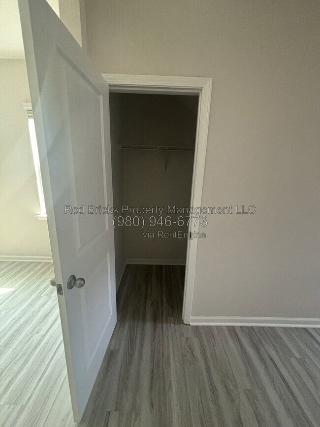 Photo - 1838 Vanderlyn St