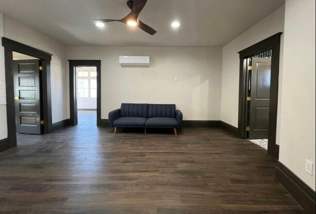 Building Photo - 345 N Van Ness Ave Unit C - Upstairs: Back Rental