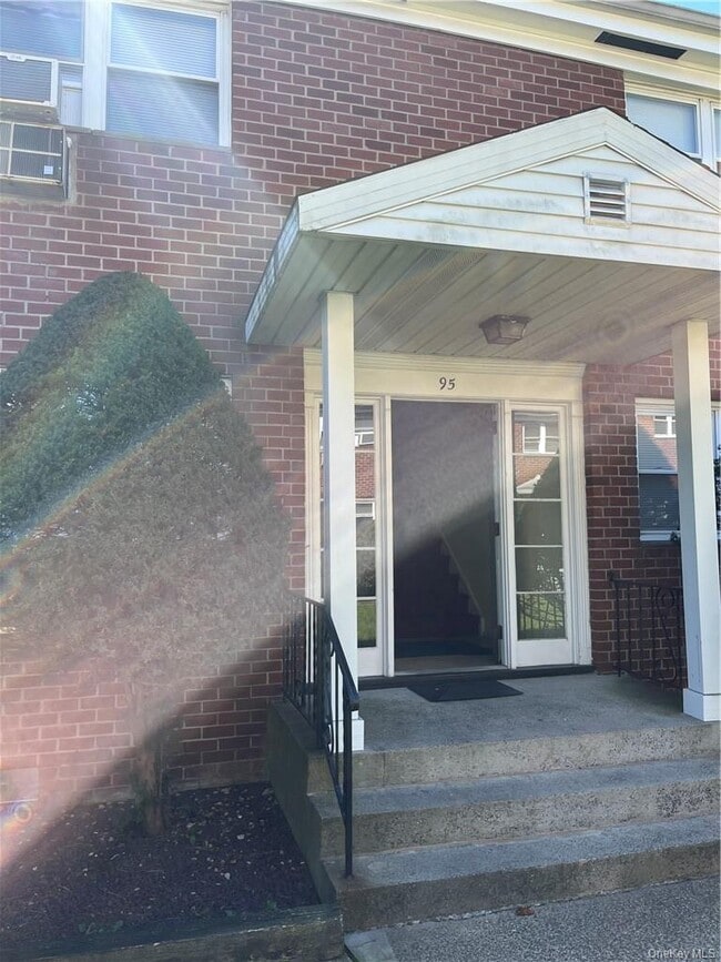 Building Photo - 95 N Middletown Rd Unit D