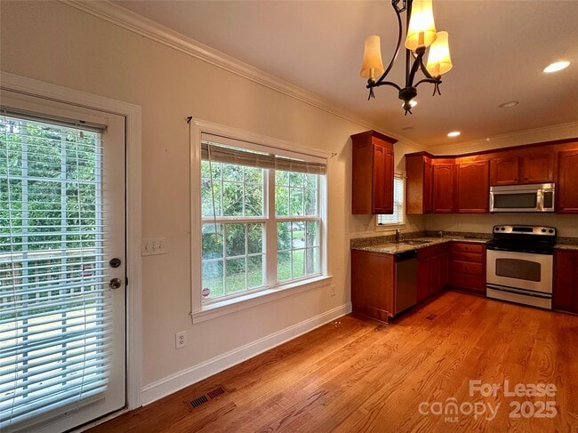 Photo - 3351 Robinwood Rd