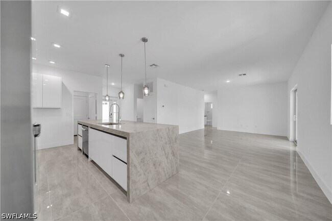 Photo - 828 Genoa Ave S