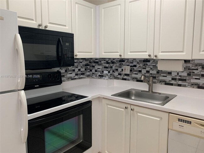 Building Photo - 9360 Fontainebleau Blvd Unit 406