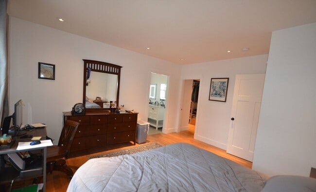 Photo - 15 Elmira St Unit 1