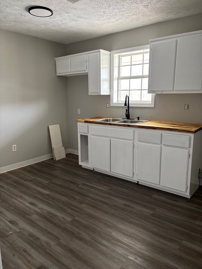 Photo - 1286 Fairground Rd