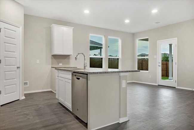 Photo - 135 Lyndon Dr