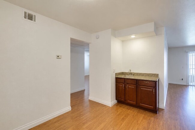 Photo - Beautiful 2-Bed, 2-Bath 2nd-Floor Condo Near The Lakes!