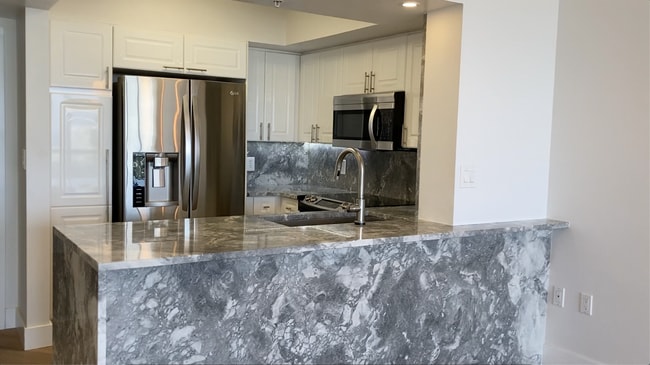 Kitchen - 1800 Purdy Ave Unidad 2205