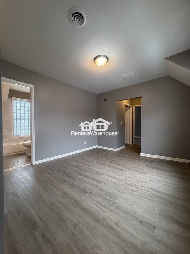 Photo - Available Now 5 bedroom 2 bath Duplex in Minneapolis