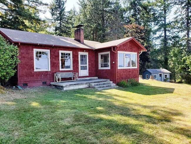 Building Photo - Two Bedroom Home on Waterfront - Furnished...