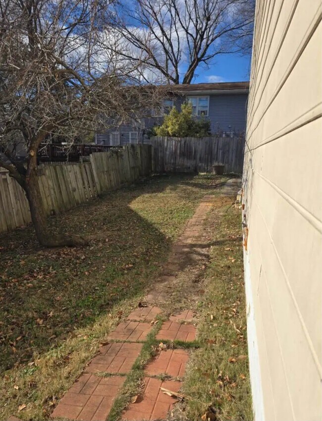 Photo - 300 Red Oak Dr