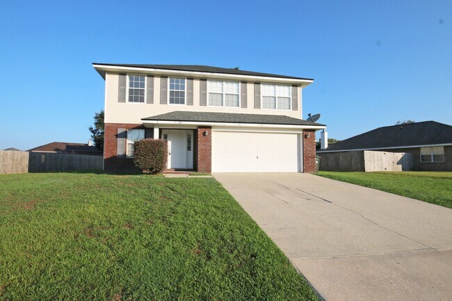 Photo - Spacious 4BR Home in Robin's Ridge with Soaring Ceilings, Guest Suite & Two-Car Garage