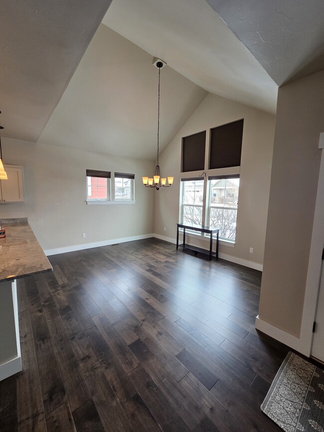 Dining - 3378 S 22nd Ave