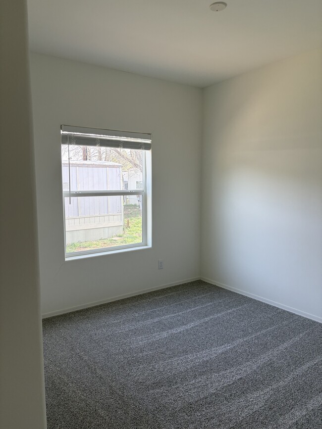 Photo - 2000 E Frontier Ave