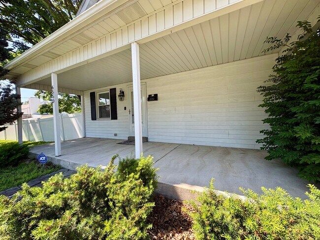 Photo - 4 Bedroom 2 Bathroom in Harrisburg!