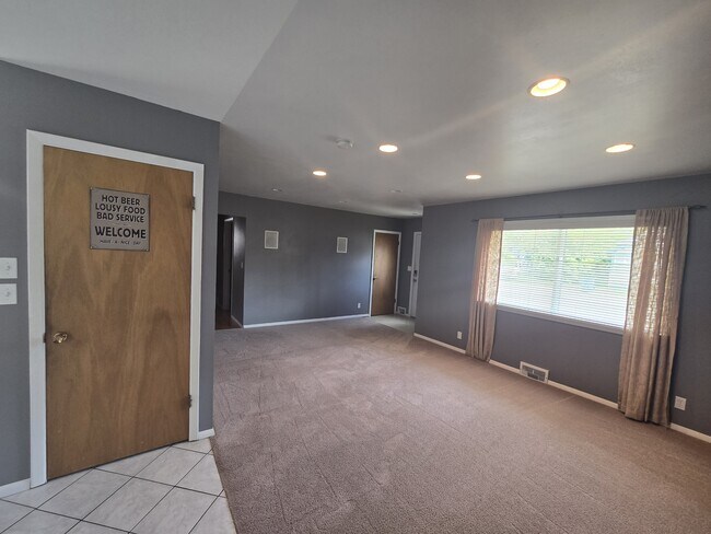 Photo - 124 W Water St