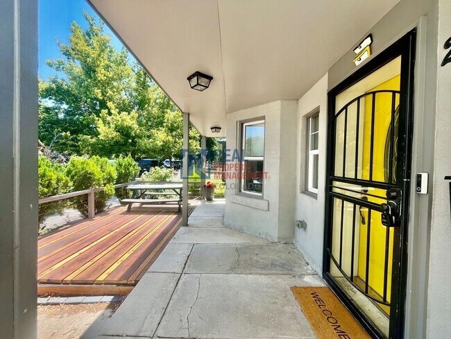 Photo - 2555 N Clarkson St