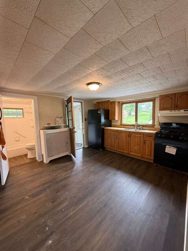 Photo - 383-385-385 Carver St Unidad 385