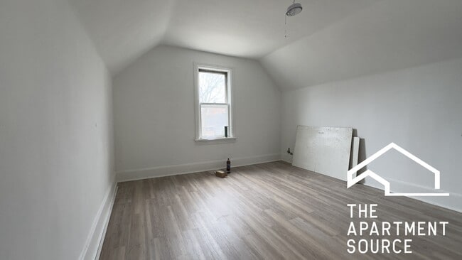 Building Photo - 1626 N Fairfield Ave Unit 3