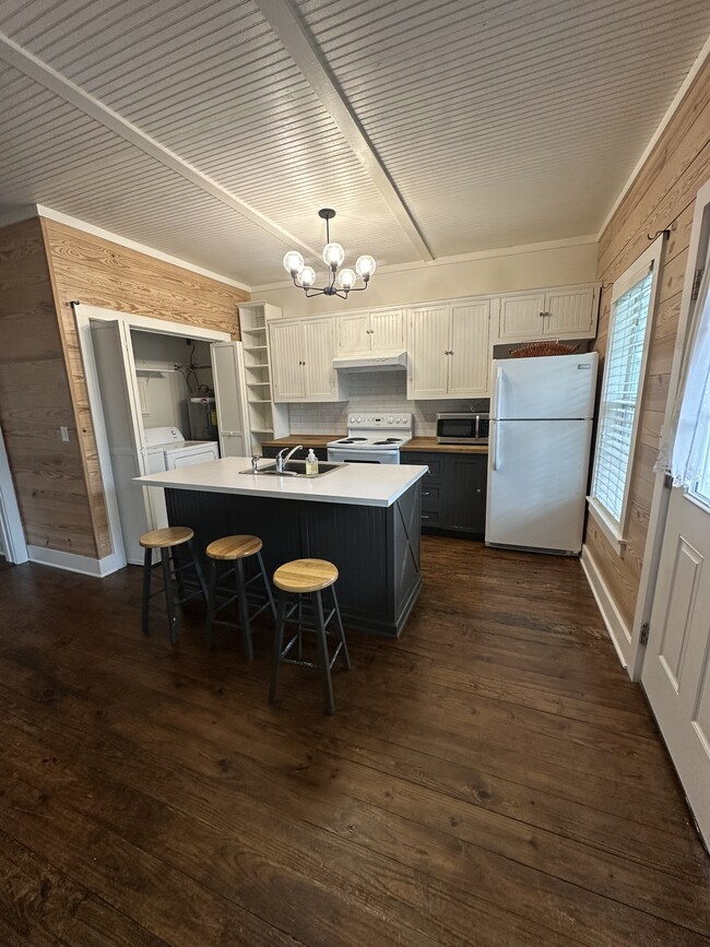 Photo - 503 Hosea St