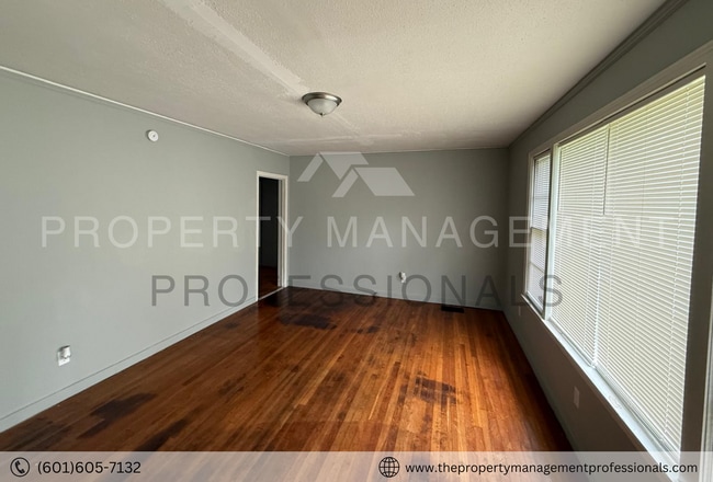 Photo - 348 Colonial Dr
