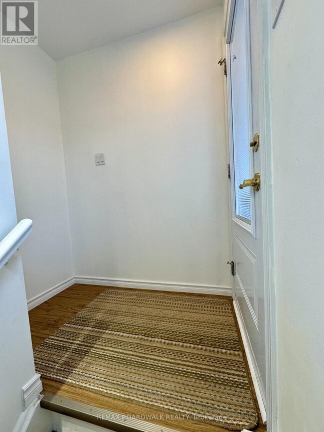 Photo - 300 Dalehurst Dr