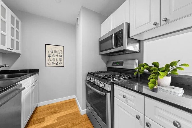 Photo - 3 Hanover Square Unit 6