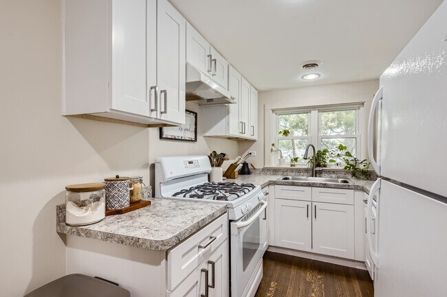 Photo - 1302 W State St